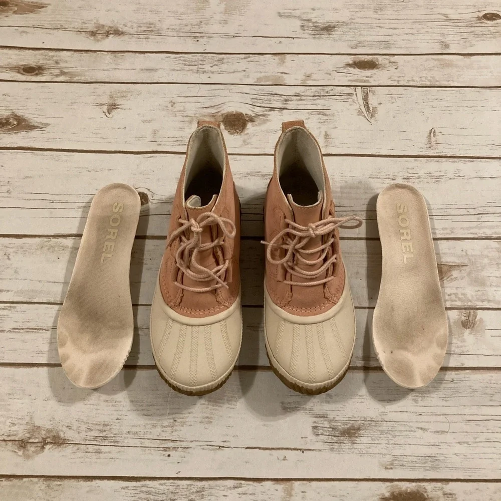 Sorel Women’s Boots Pink & Cream Out N About Waterproof Lace Up Size 8
